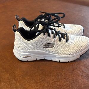 Skechers White and Black Knit Athletic Shoes